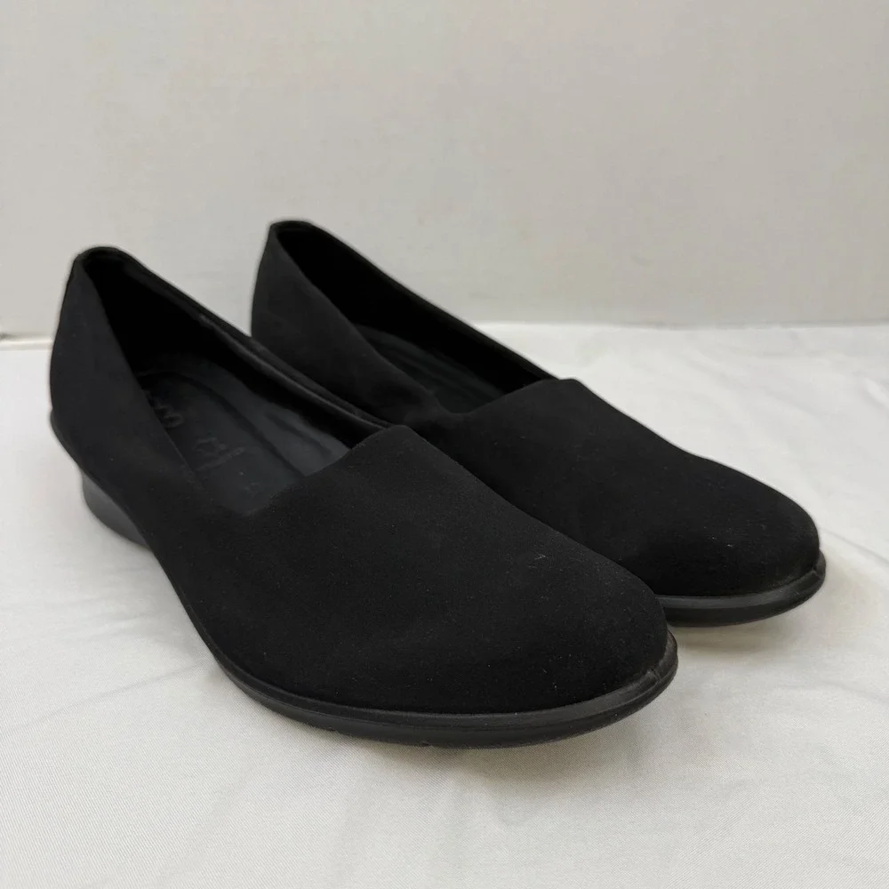 ECCO Black Wedge Pumps Women Size 40 US 9-9.5 Low Heel Slip On Round Toe Shoes